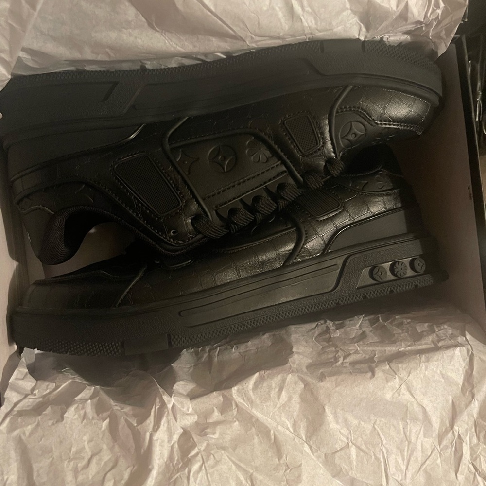 Men's Black Sneakers